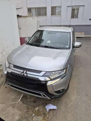 Mitsubishi Outlander SUV 2019 image 3