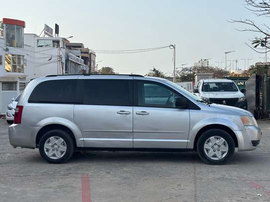 DODGE CARAVAN 7 places image 1