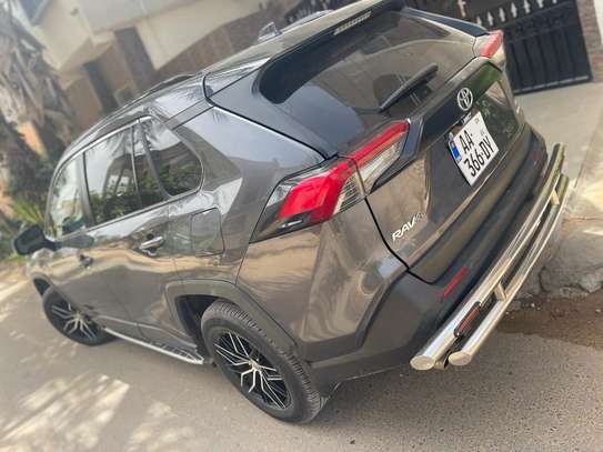 Toyota RAV4 année 2019 image 4