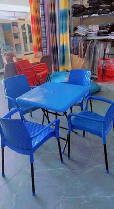 Table et  Chaises en Plastique image 2