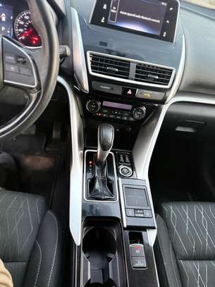 MITSUBISHI ECLIPSE CROSS image 7