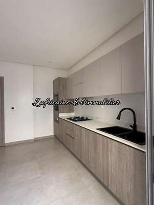 Appartement F3 de 120 m² avec terrasse à louer – Ngor image 4