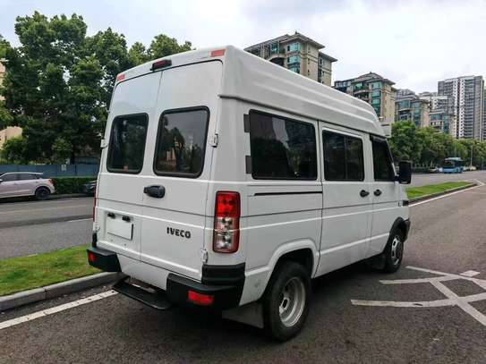Fourgon mixte utilitaire-passager IVECO importé de Chine image 8