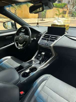 LEXUS NX300h image 8