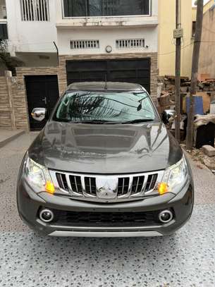 Location Mitsubishi L200 image 1