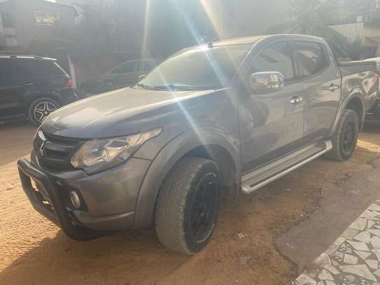 Mitsubishi L200 image 2