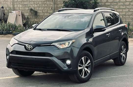 Toyota rav4 xle 2018 image 1