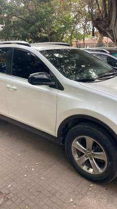 Location SUV image 5