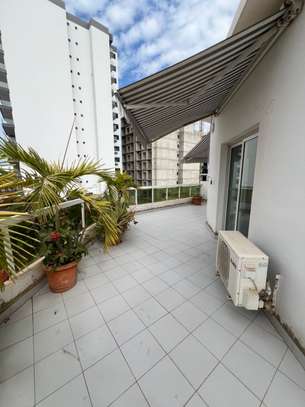 Plateau de Bureau à louer au Point E image 8