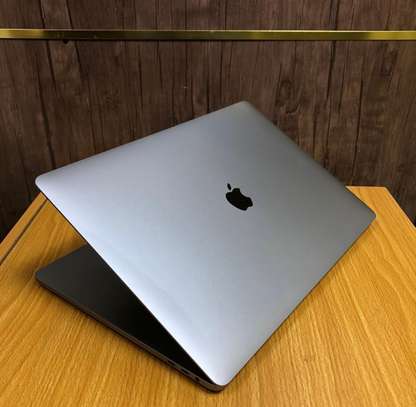 MacBook Pro i7 2019(16 pouces) image 4
