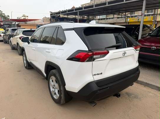 Vend Rav 4 XLE 2020 image 4