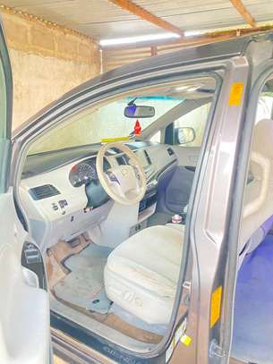 TOYOTA SIENNE 2013 image 2