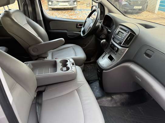 Hyundai Starex 15 places 2017 image 3