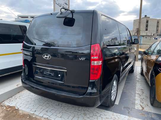 Hyundai starex 12 places image 3