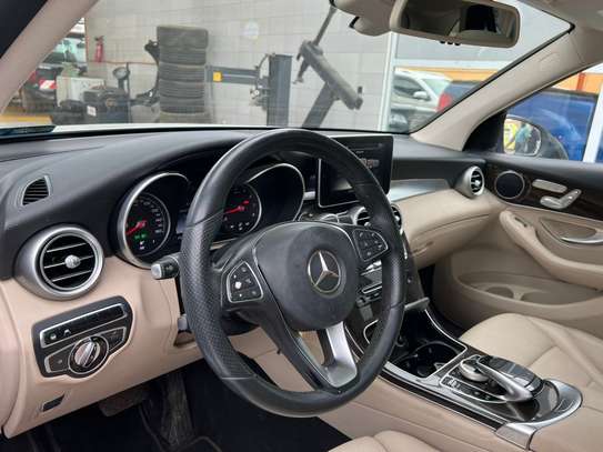 Mercedes benz image 4