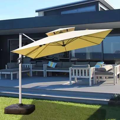 Parasol déporté /parasol banane image 1