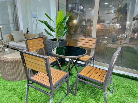 Table 4 chaise image 4