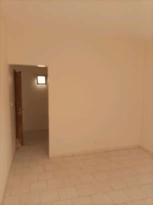 Mermoz appartement neuf de type F3 à louer image 2