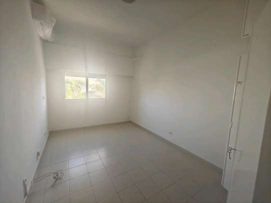 Appartement a louer point E image 8