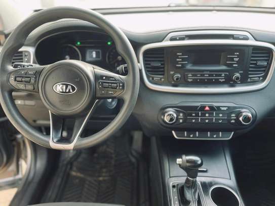 Kia Sorento image 4