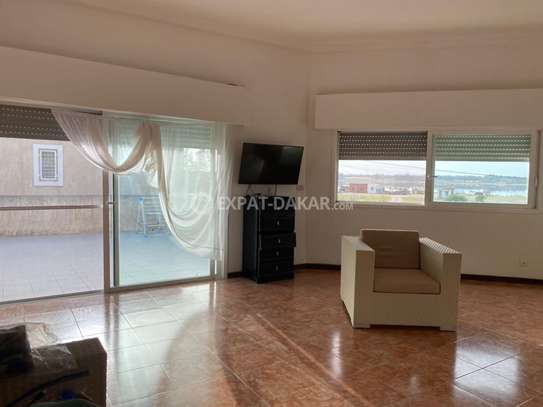 Villa de 500m2 à louer au lac rose image 6