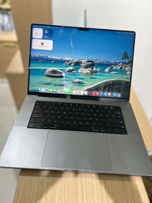 MacBook Pro 2021 16 Pouces - M1 Max | 64GB RAM | 2 Téra image 3