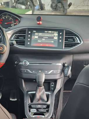 Peugeot 308 2017 image 6