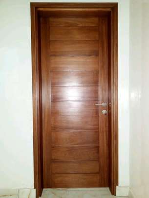 Porte bois rouge massif image 5