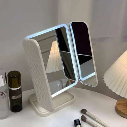 Miroir Pliable avec Lumière LED : livraison gratuite a Dakar image 1