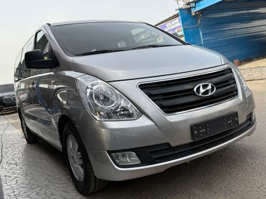 Hyundai Starex 15 places 2017 image 2