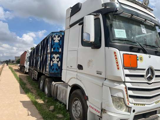 Camion Mercedes Actros + Remorque image 2