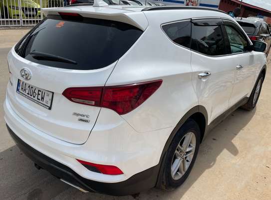 Hyundai santafe sport 2017 4x4 image 9