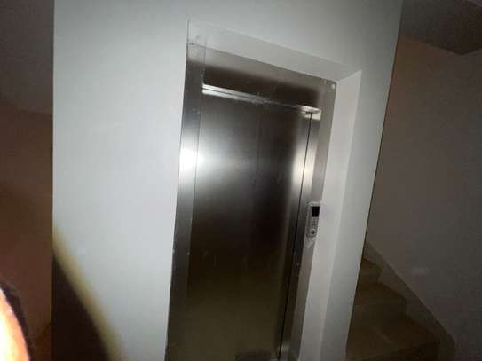 Appartement haut standing à louer aux almadies derriere BOA image 12