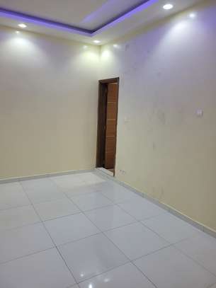 Trois chambres à louer par mois image 3