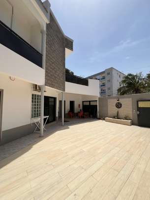Grande Villa moderne de 600M ² à louer aux Almadies image 15