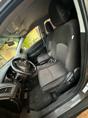 Mitsubishi outlander image 5