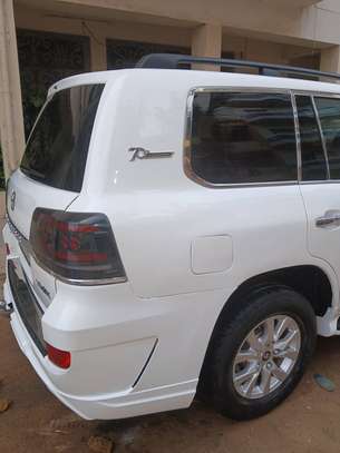 LAND CRUISER image 5
