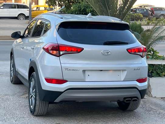 HYUNDAI image 4