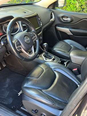 Jeep cherocke 2017 image 4