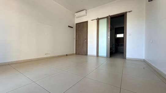 Appartement centre-ville spacieux avec balcon et vue image 13