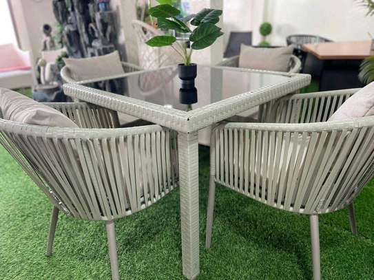 Table 4 chaise image 7