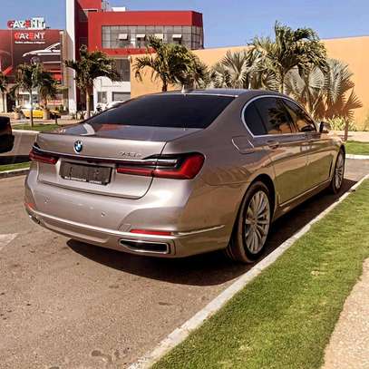 BMW 745e à Louer image 3