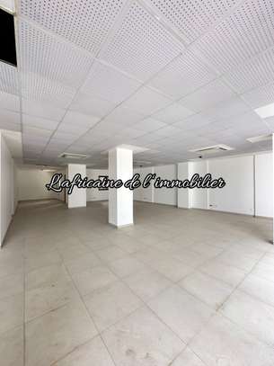 Espace commercial de 1 600 m² à louer sur la VDN image 12
