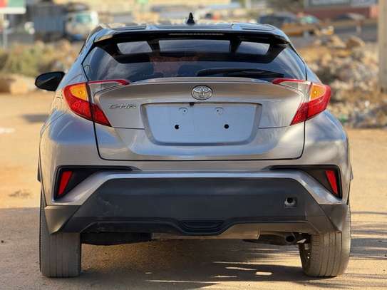 TOYOTA C-HR 2019 image 2
