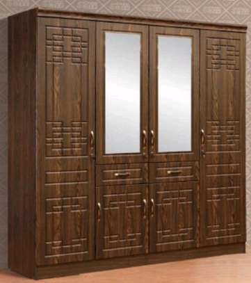 Armoire marron blanc et noire image 10