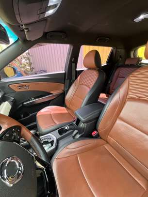 SsangYong Tivoli compacte 5 portes bleu foncé image 3