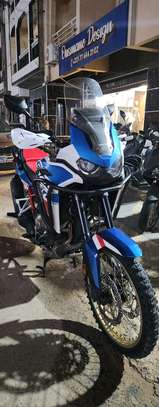 A vendre Honda Africa Twin 1100cm3  manuel image 8