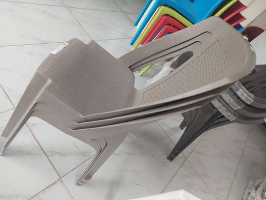 Chaise en plastique image 4
