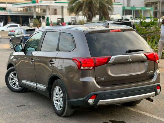 Mitsubishi outlander  automatic image 7