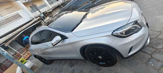MERCEDES GLA 200d image 2
